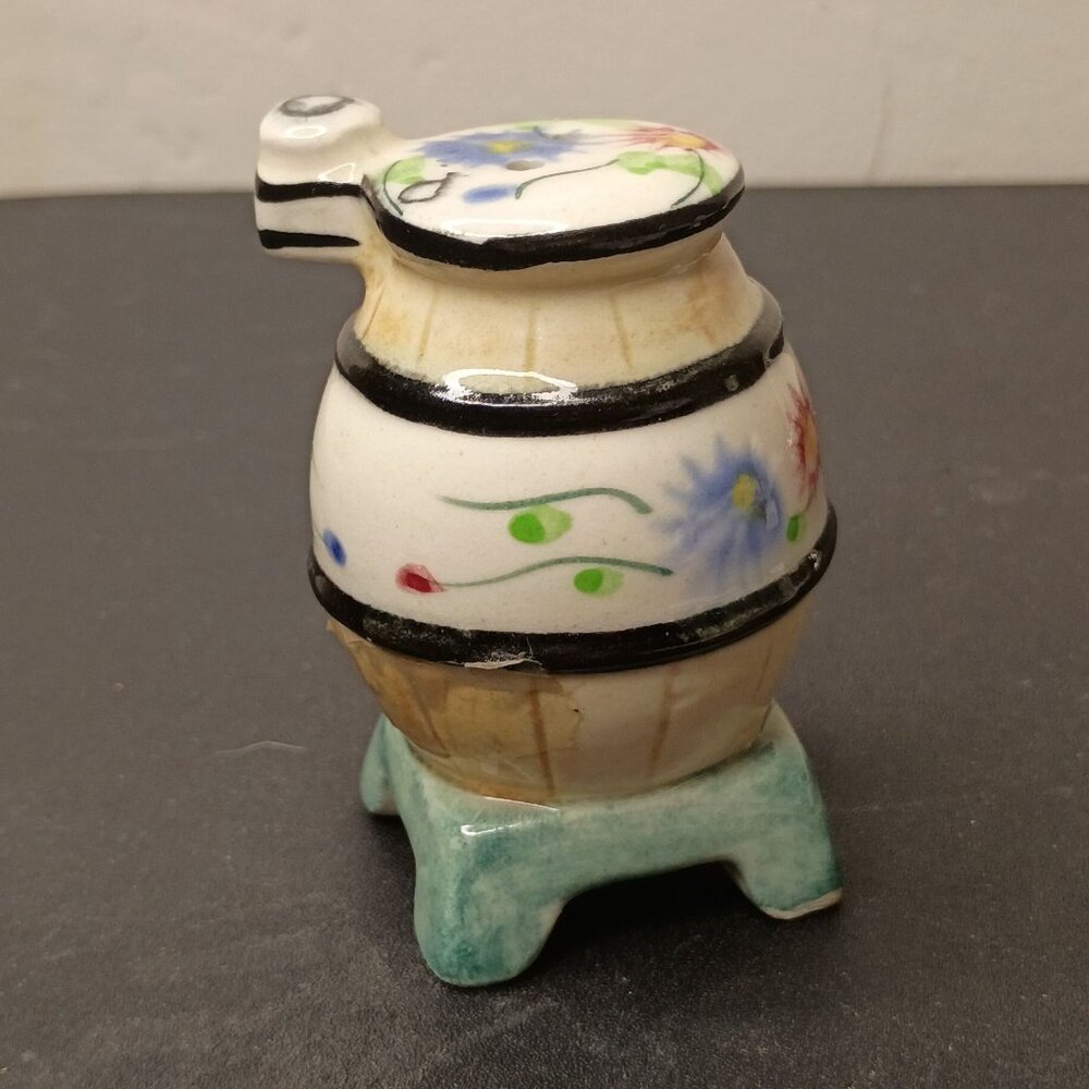 Vtg Napco Ceramics Pot Belly Stove Salt or Pepper Shaker Set Japan